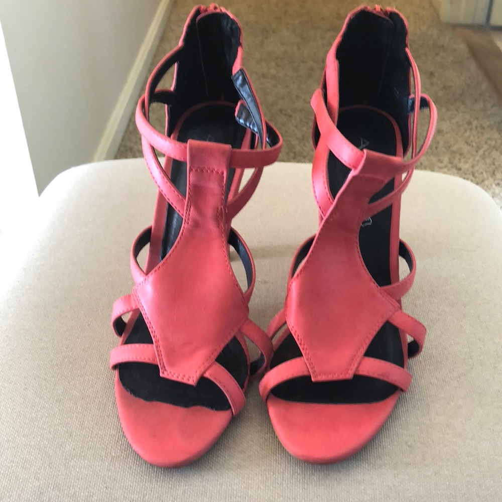 Size 7.5 Coral/orange colored Aldo shoes